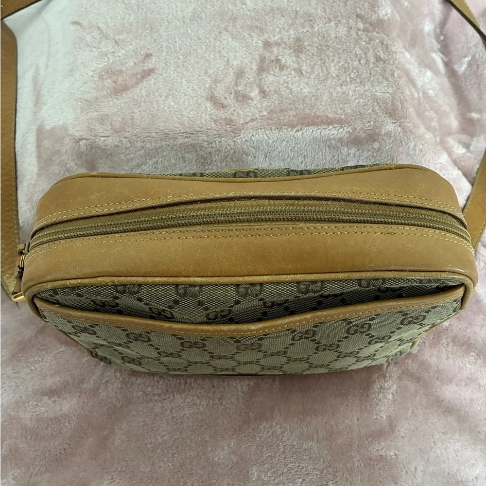 Authentic Gucci Tan and Brown Vintage Crossbody Bag - Rare - Picture 5 of 16